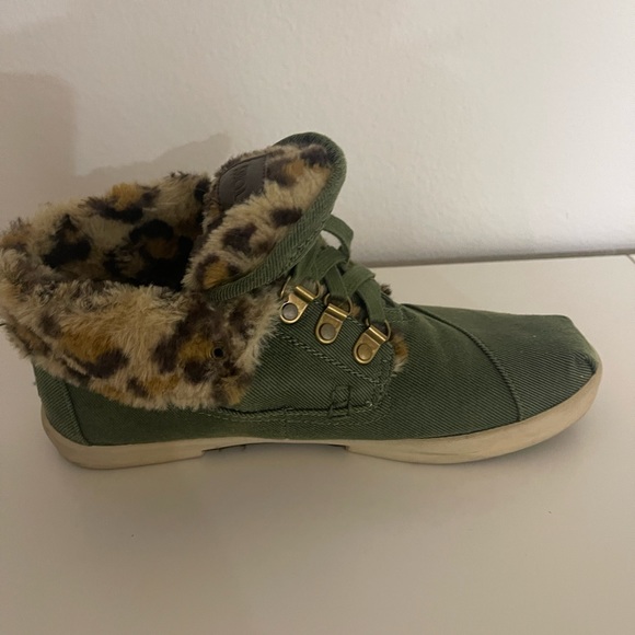 Toms Botas. Size 8.5. - Picture 4 of 7